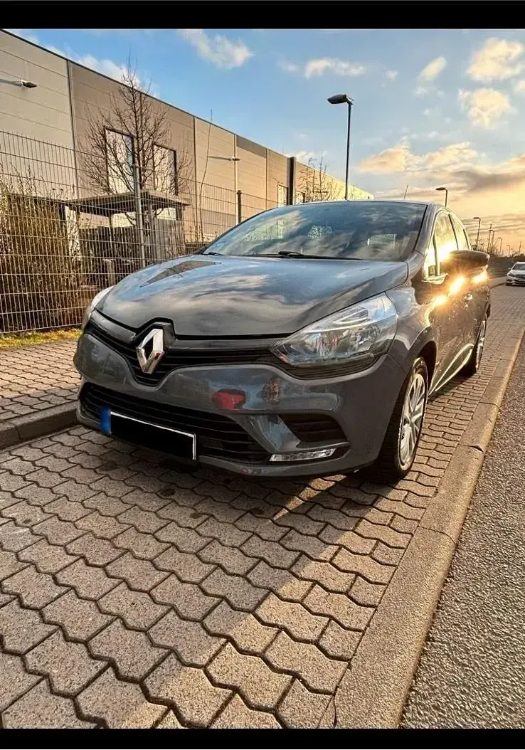 Gebraucht Renault Clio IV 75 PS (55 kW) 2019 Grau Limousine