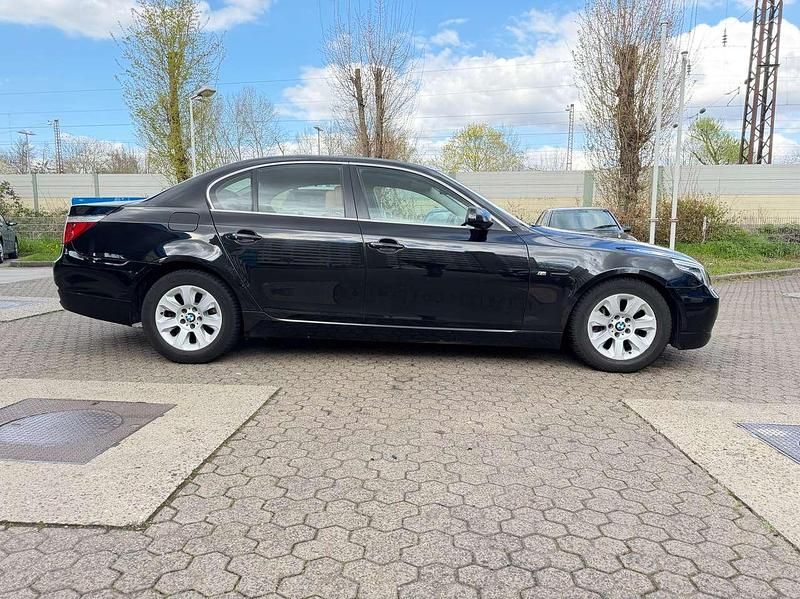 Gebraucht BMW 525 197 PS (144 kW) 2008 Schwarz Limousine