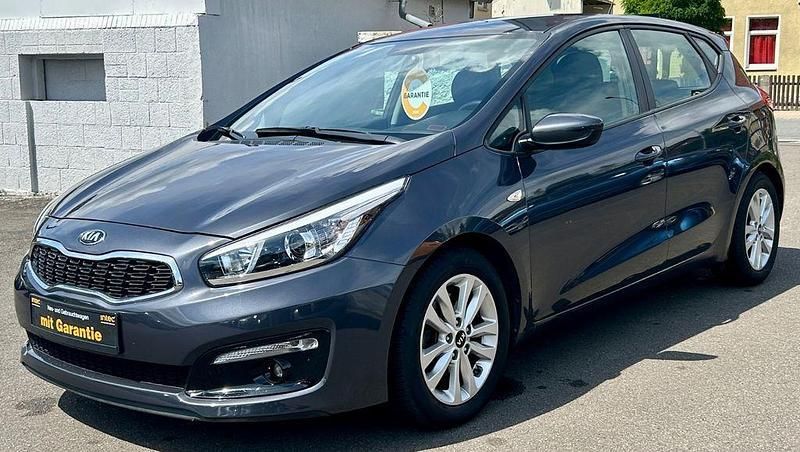 Grau Gebraucht 2016 Kia Ceed Limousine | 9.999 € (Guter Preis) - Bild 1/4
