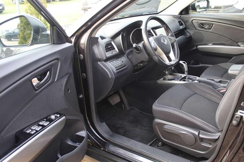 Gebraucht SsangYong Tivoli 128 PS (94 kW) 2017 Space black metallic SUV