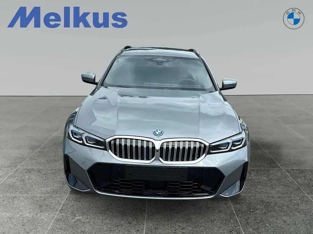 Neu BMW 330e Comfort Edition 292 PS (214 kW) 2026 Silber Limousine