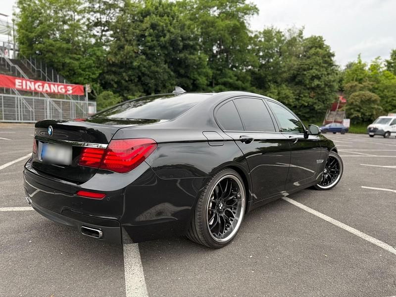 Gebraucht BMW 730 258 PS (189 kW) 2012 Schwarz Limousine