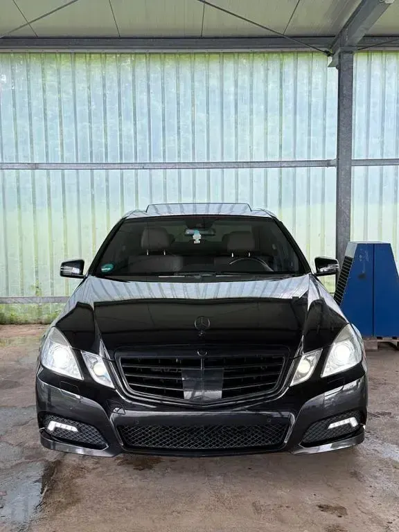 Gebraucht Mercedes E350 Avantgarde 292 PS (214 kW) 2010 Schwarz Limousine