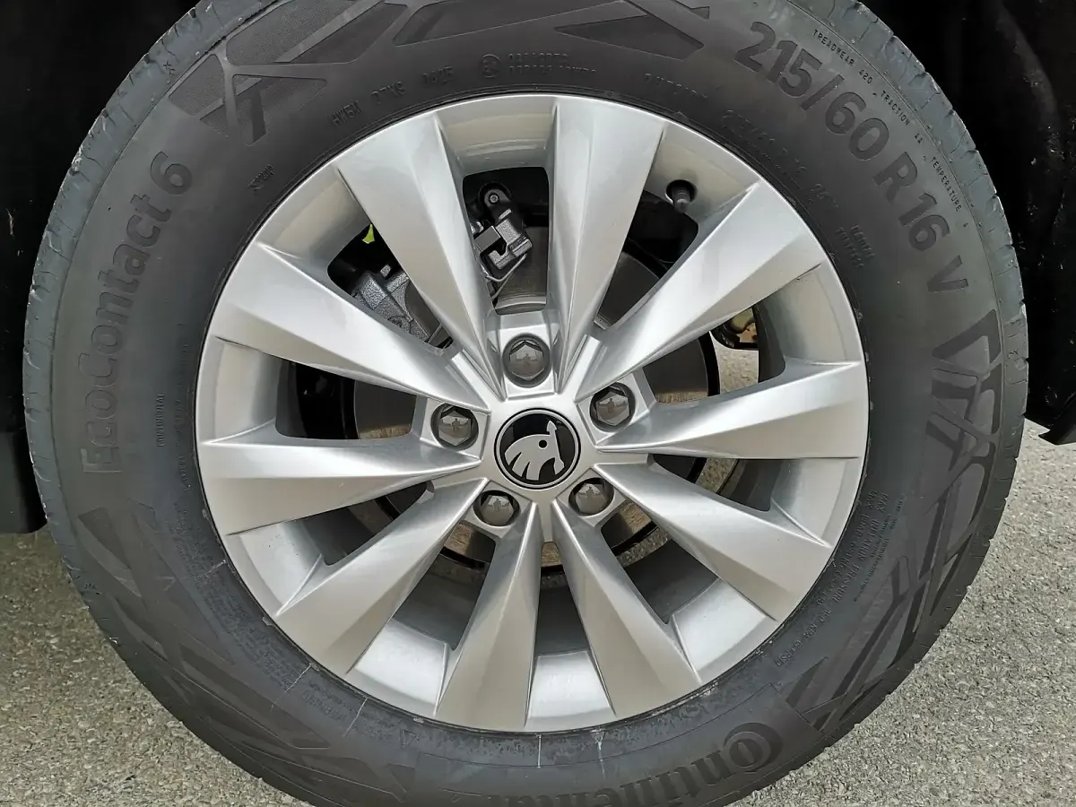 Neu Skoda Karoq Selection 150 PS (110 kW) 2026 Stahlgrau SUV