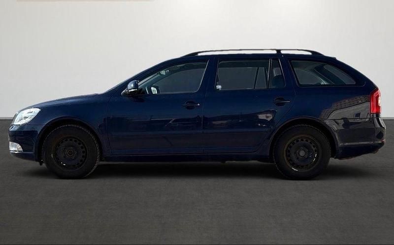 Gebraucht Skoda Octavia Ambiente 105 PS (77 kW) 2011 Blau Kombi
