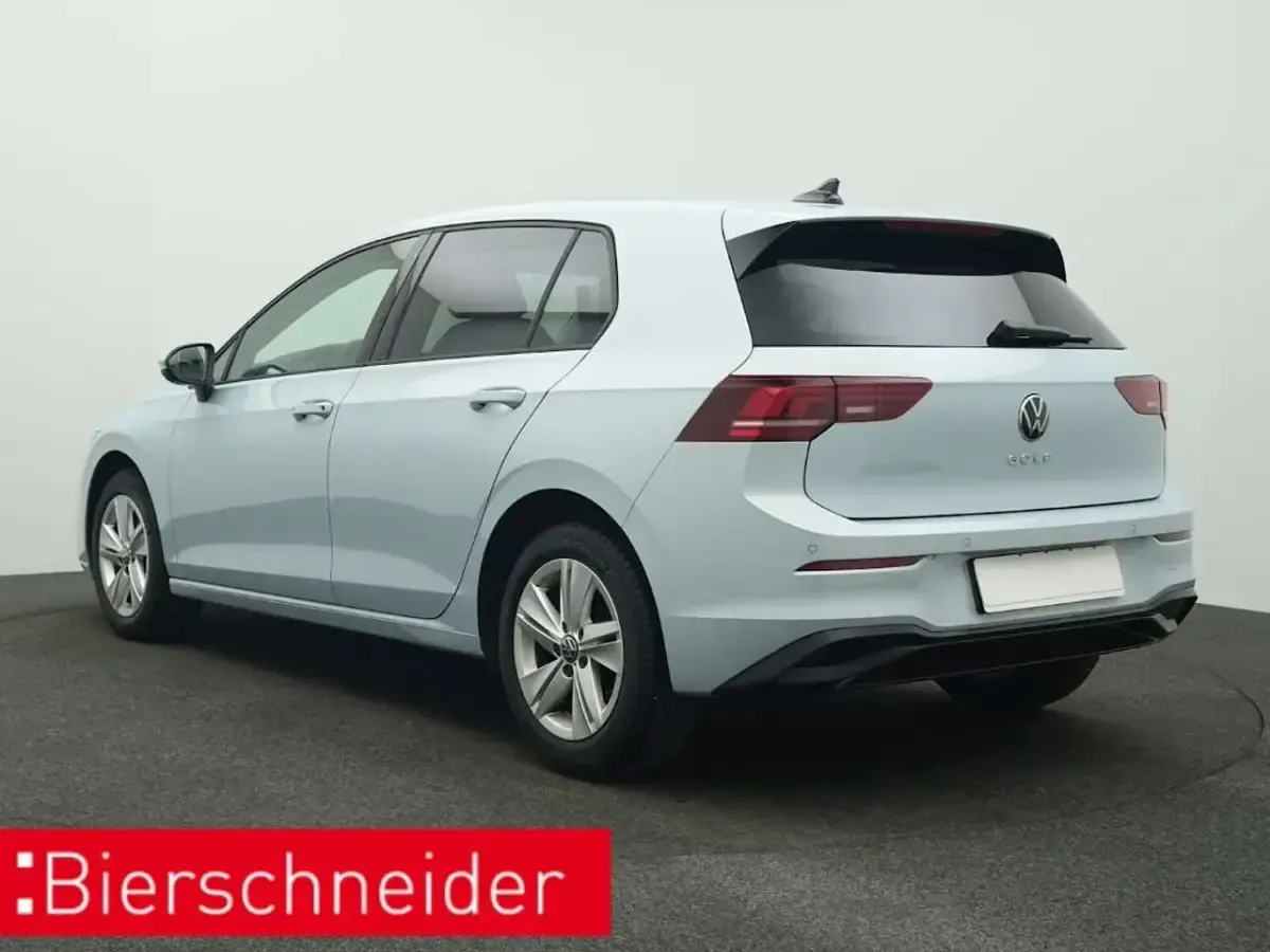 Gebraucht VW Golf VIII Life 116 PS (85 kW) 2025 Blau Limousine