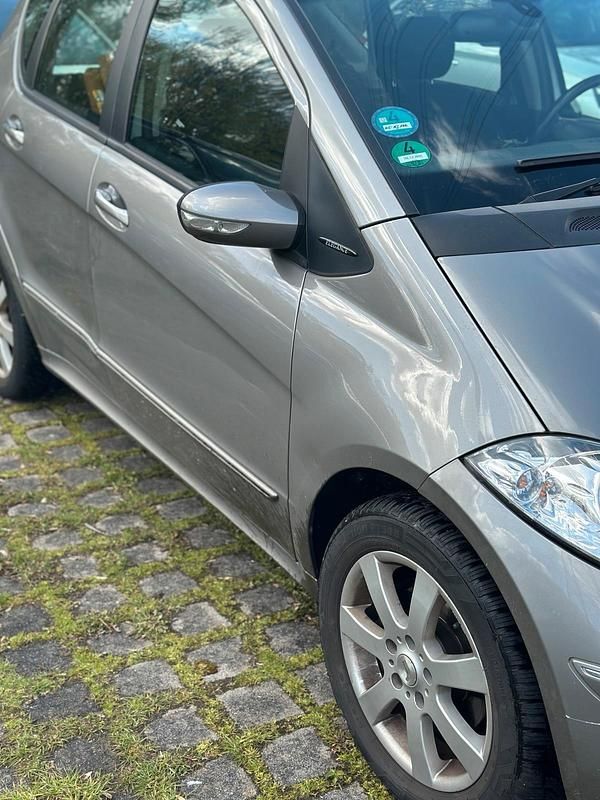 Gebraucht Mercedes 180 109 PS (80 kW) 2007 Grau Limousine