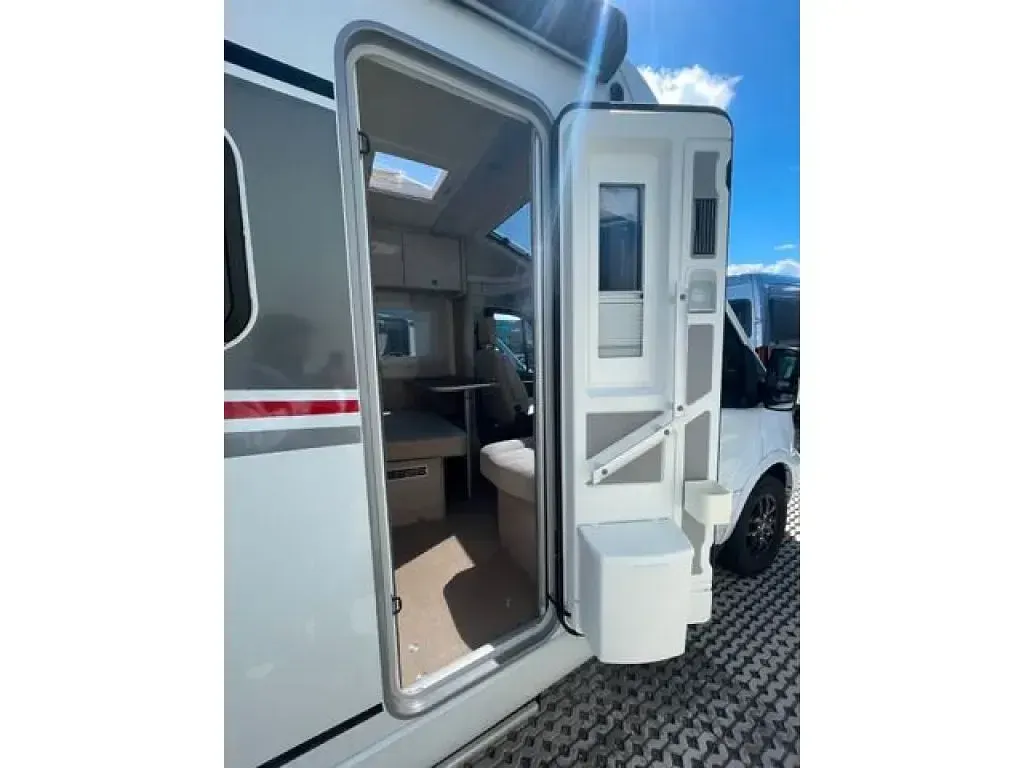 Gebraucht Buerstner Lineo 131 PS (96 kW) 2024 Weiss Van