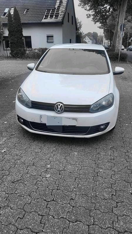 Weiß Gebraucht 2011 VW Golf VI Trendline Kleinwagen | 4.850 € (Guter Preis) - Bild 1/4