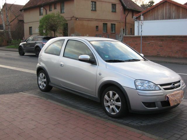 Gebraucht Opel Corsa 80 PS (58 kW) 2005 Silber metallic Kleinwagen