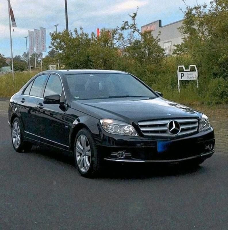 Schwarz Gebraucht 2010 Mercedes C200 Avantgarde Limousine | 4.300 € - Bild 1/4