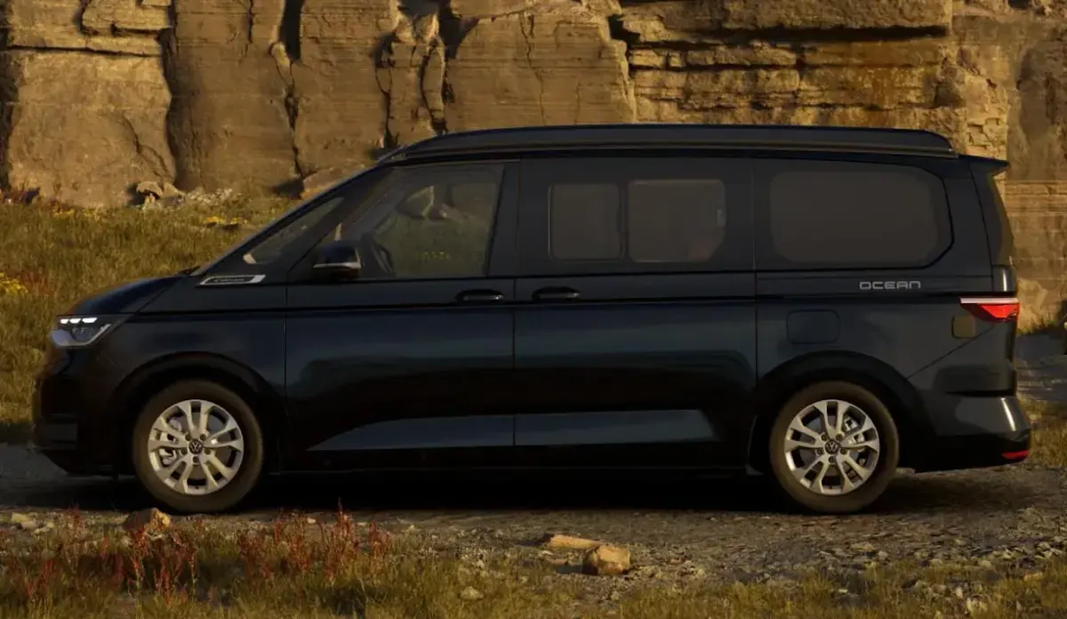 Neu VW T7 California 150 PS (110 kW) 2026 Grenadillschwarz metallic Van