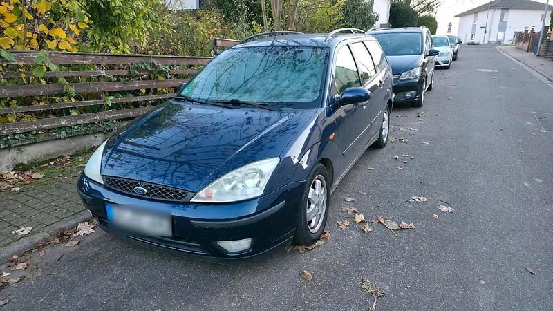 Blau Gebraucht 2001 Ford Focus Kombi | 500 € (Guter Preis) - Bild 1/4