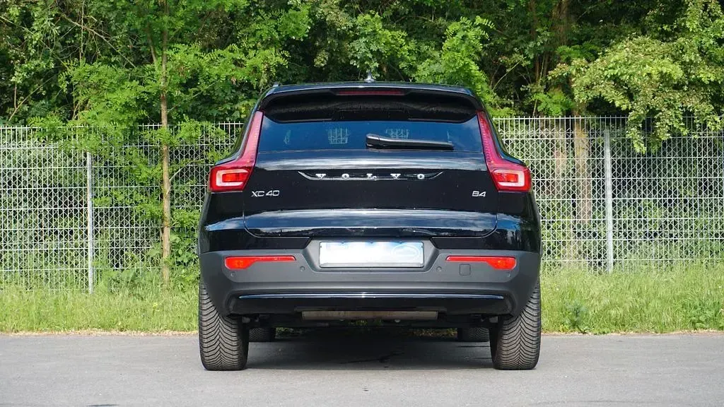 Używany Volvo XC40 Plus 197 KM (144 kW) 2024 Czarny SUV