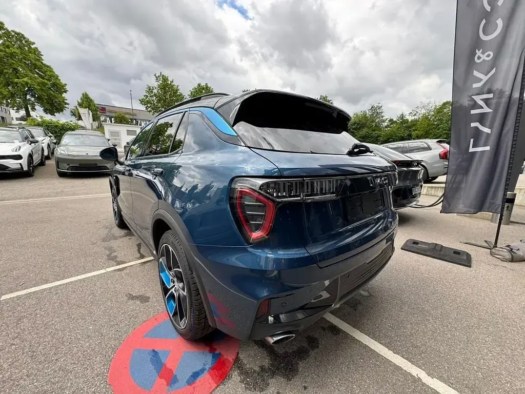 Second-hand Lynk & Co 01 261 CP (191 kW) 2023 Albastru SUV