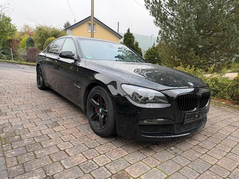 Schwarz Gebraucht 2011 BMW 740 M Sport Limousine | 11.900 € (Fairer Preis) - Bild 1/4