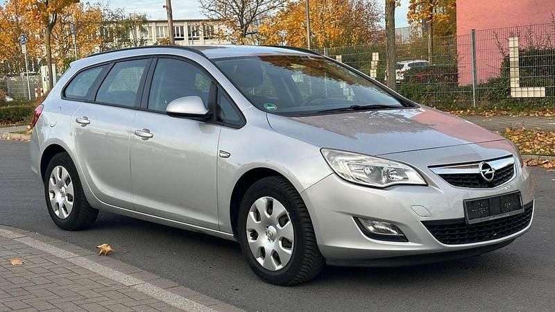 Gebraucht Opel Astra Selection 110 PS (80 kW) 2011 Silber Kombi