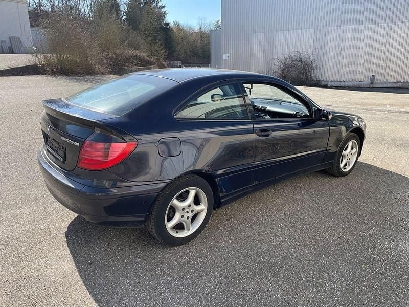 Gebraucht Mercedes C200 163 PS (119 kW) 2002 Blau Coupé