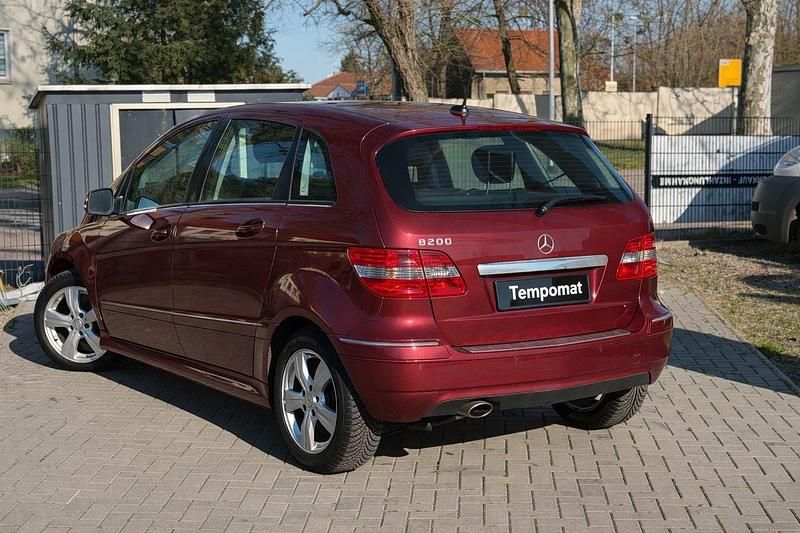 Gebraucht Mercedes B200 136 PS (100 kW) 2009 Rot Van / Kleinbus