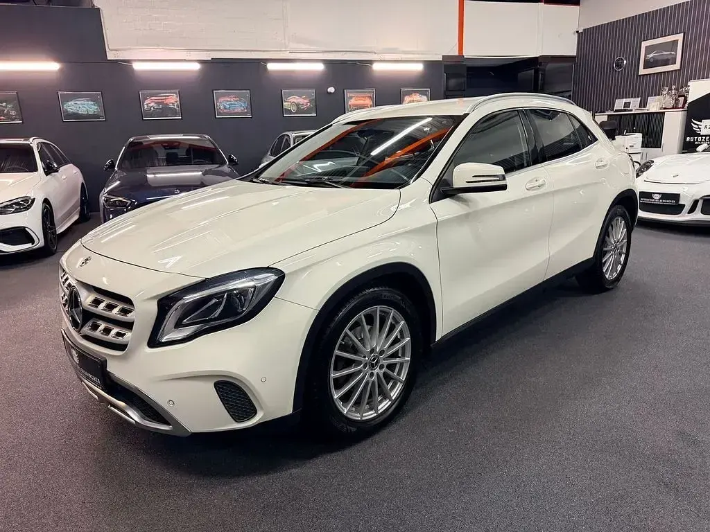 Gebraucht Mercedes GLA200 Urban 156 PS (114 kW) 2017 Weiß SUV