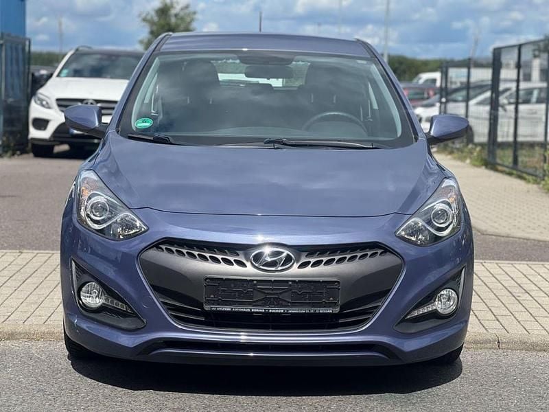 Blau Gebraucht 2013 Hyundai i30 Classic Coupé | 7.890 € (Fairer Preis) - Bild 1/4