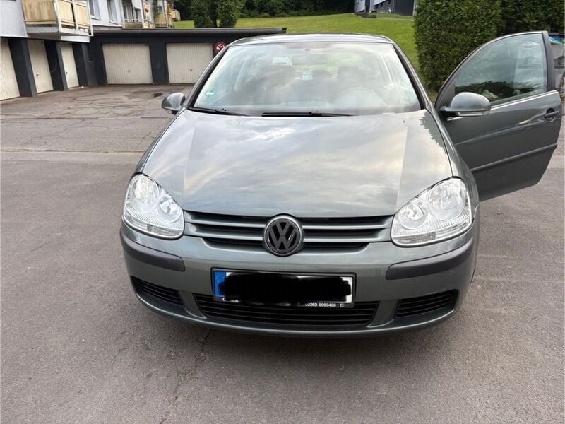 Grau Gebraucht 2004 VW Golf V Limousine | 1.500 € (Superpreis) - Bild 1/4