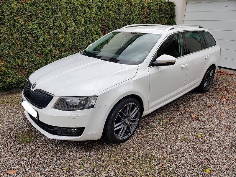 Weiß Gebraucht 2014 Skoda Octavia Comfort Kombi | 6.999 € (Superpreis) - Bild 1/4