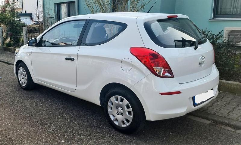 Gebraucht Hyundai i20 Edition 86 PS (63 kW) 2014 Weiß Kleinwagen