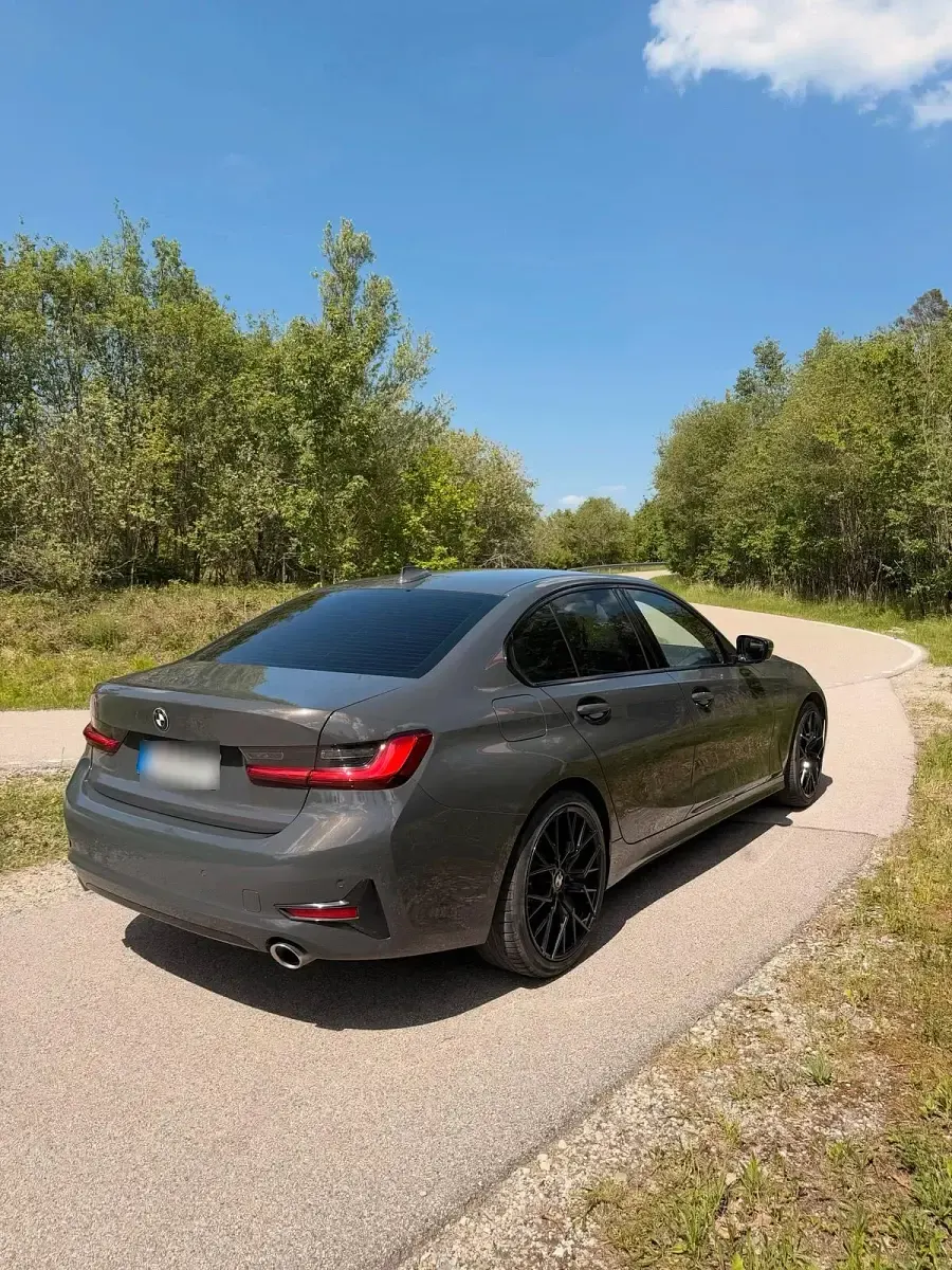 Gebraucht BMW 320 Sport Line 190 PS (139 kW) 2019 Grau Limousine