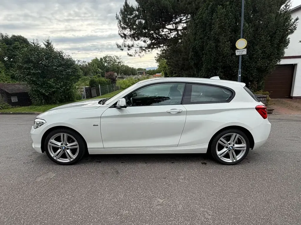 Gebraucht BMW 116 Sport Line 109 PS (80 kW) 2016 Weiß Kleinwagen
