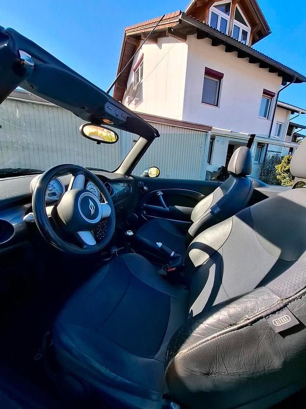 Usado Mini Cooper Cabriolet 116 HP (85 kW) 2006 Preto Cabrios