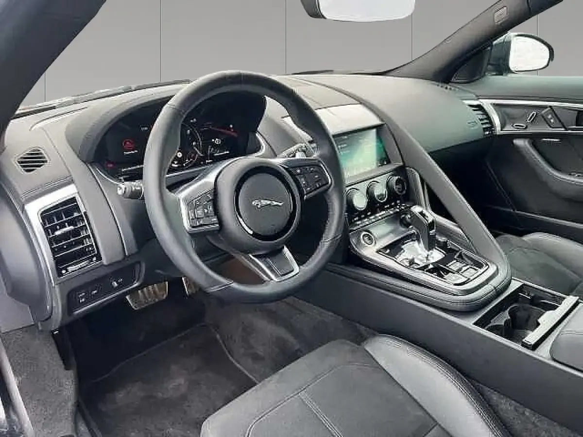 Gebraucht Jaguar F-Type R-Dynamic 304 PS (223 kW) 2025 Santorini black