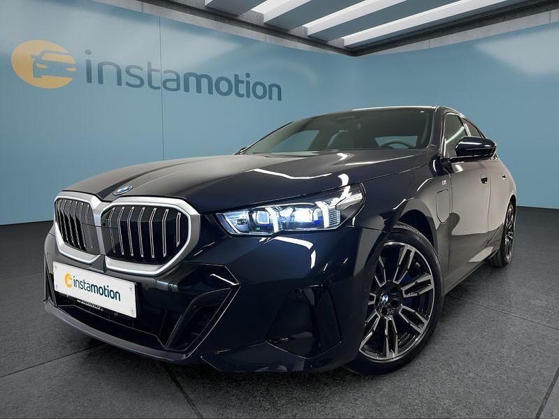 Gebraucht BMW 550e 489 PS (359 kW) 2025 Schwarz Limousine