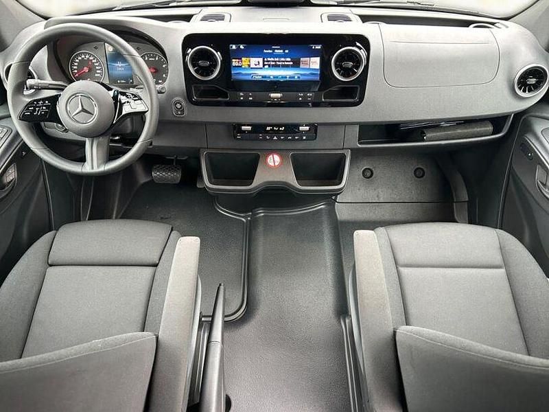 Gebraucht Mercedes Sprinter 170 PS (125 kW) 2024 Schwarz Van