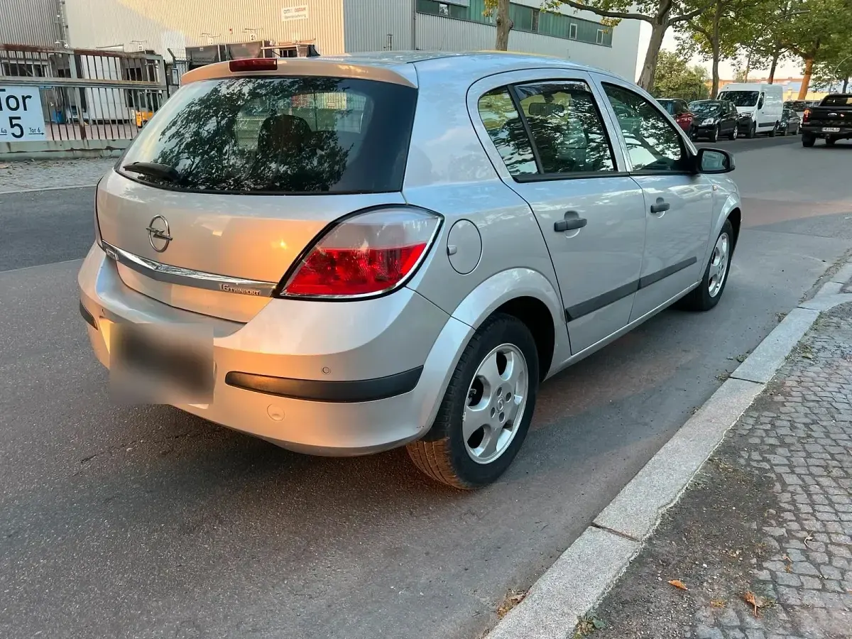 Gebraucht Opel Astra 105 PS (77 kW) 2004 Silber Limousine