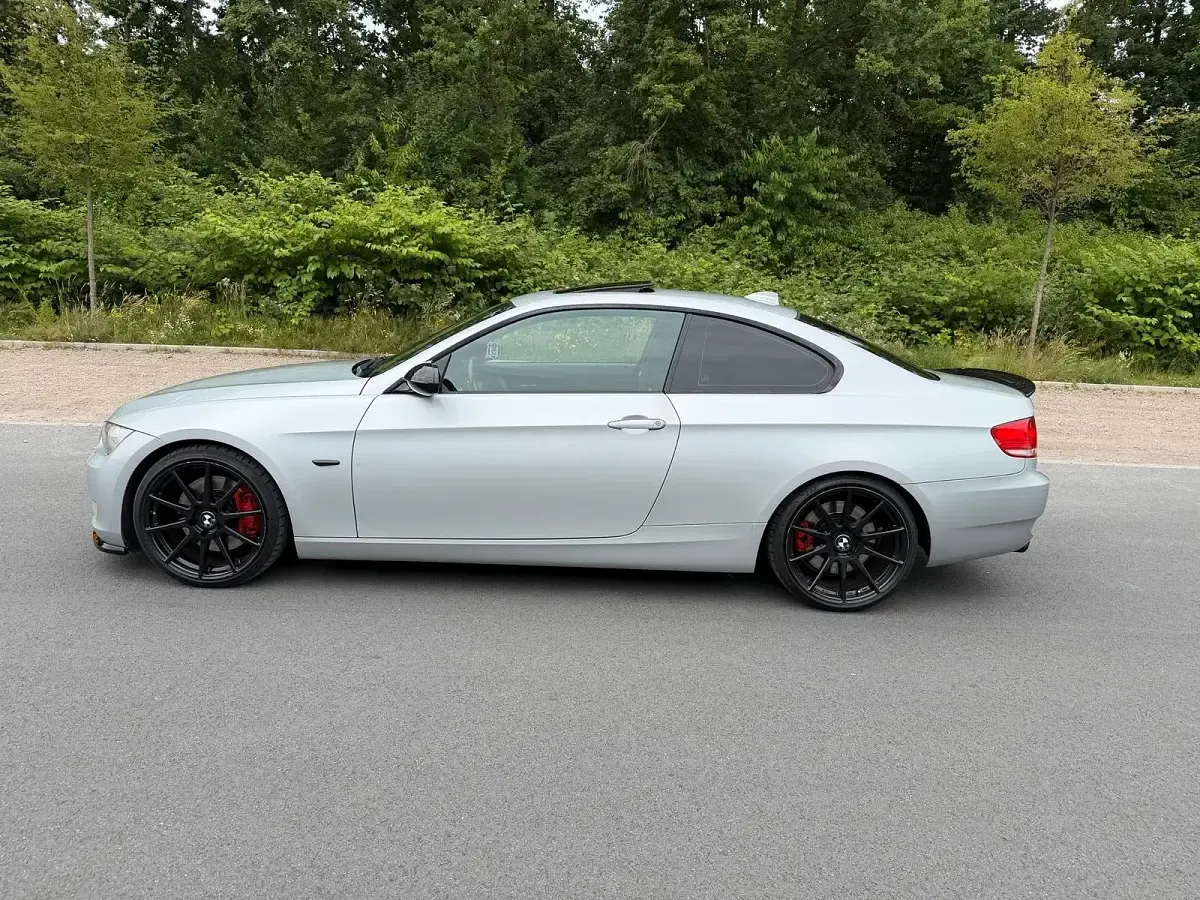 Gebraucht BMW 330 300 PS (220 kW) 2007 Silber Coupé