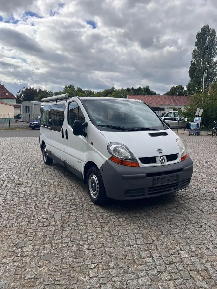 Gebraucht Renault Trafic 82 PS (60 kW) 2004 Weiß Van / Kleinbus