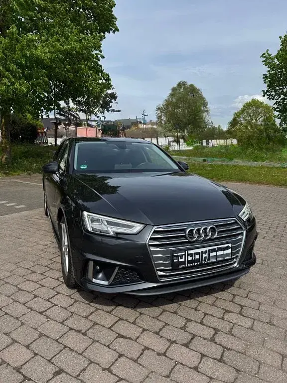Gebraucht Audi A4 S-Line 190 PS (139 kW) 2019 Grau Limousine