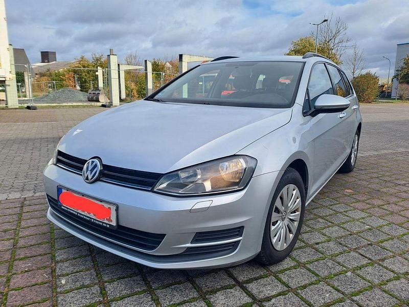 Silber Gebraucht 2015 VW Golf VII Trendline Kombi | 4.490 € (Guter Preis) - Bild 1/4