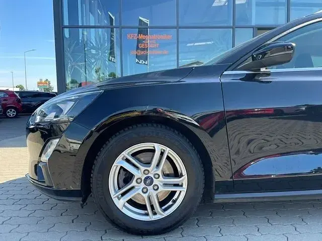 Gebraucht Ford Focus Cool & Connect 125 PS (91 kW) 2022 Schwarz Kombi