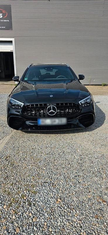 Schwarz Gebraucht 2017 Mercedes E350 AMG line Kombi | 32.500 € (Teuer) - Bild 1/4