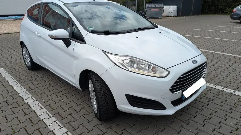 Gebraucht Ford Fiesta Titanium 60 PS (44 kW) 2015 Weiß Kleinwagen