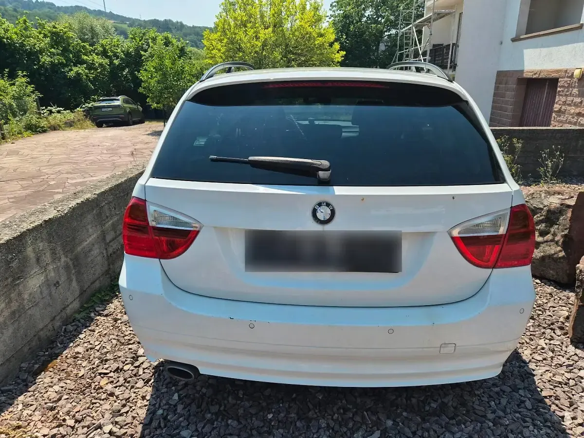 Gebraucht BMW 318 143 PS (105 kW) 2008 Weiß Kombi