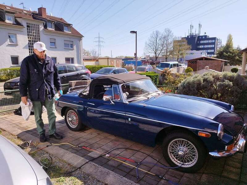 Blau Gebraucht 1971 MG B Cabrio | 21.500 € - Bild 1/4