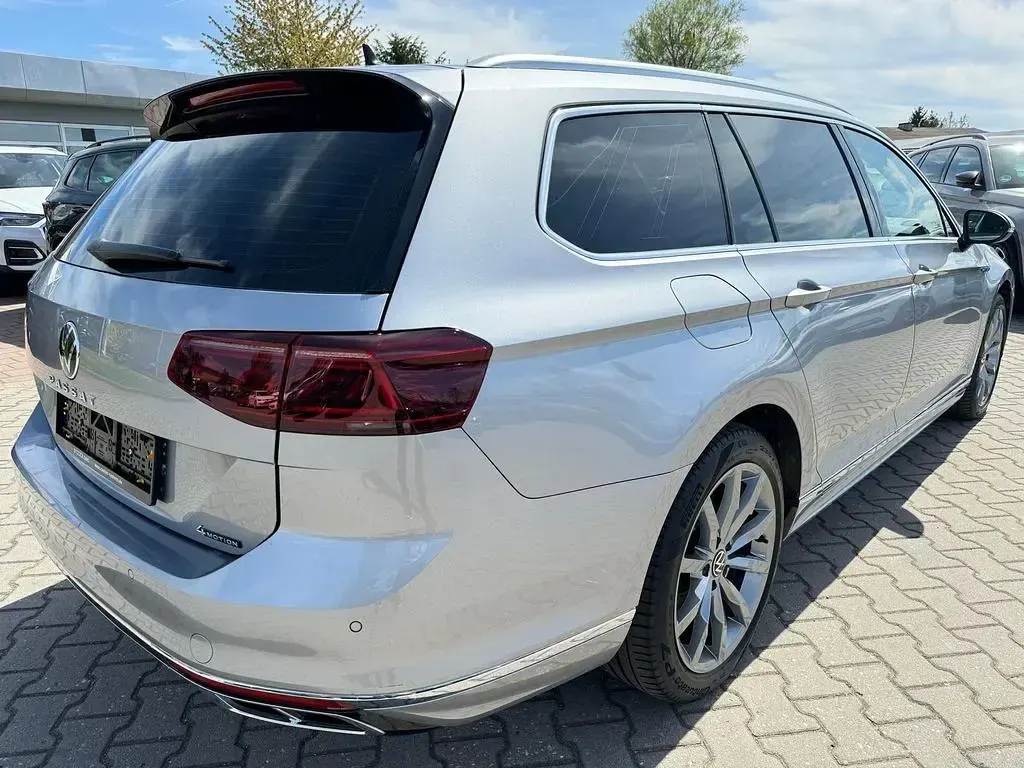Gebraucht VW Passat Elegance 200 PS (147 kW) 2022 Silber Kombi
