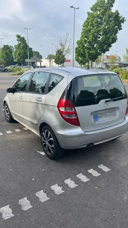 Gebraucht Mercedes A180 Elegance 109 PS (80 kW) 2006 Silber Van / Kleinbus