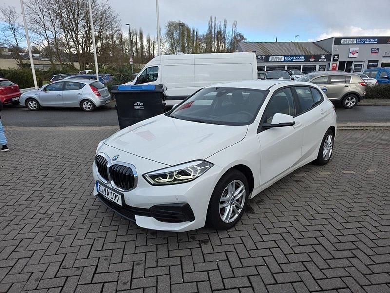 Gebraucht BMW 118 Advantage 136 PS (100 kW) 2021 Weiß Kleinwagen