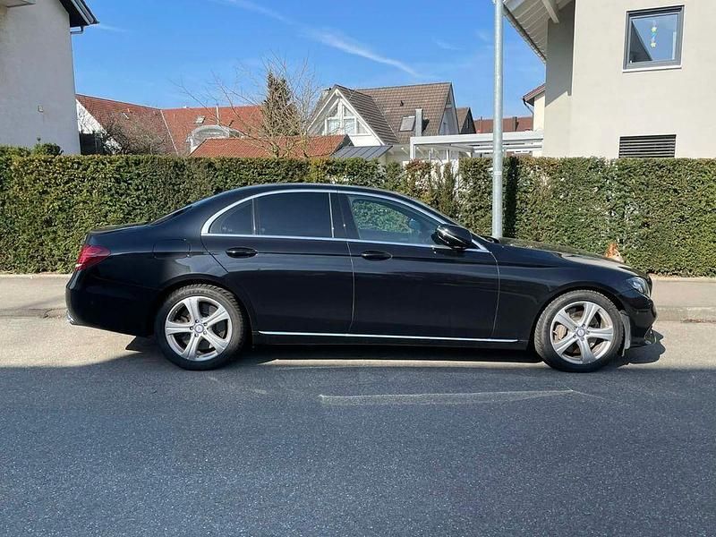 Gebraucht Mercedes E400 Avantgarde 333 PS (244 kW) 2017 Schwarz Limousine
