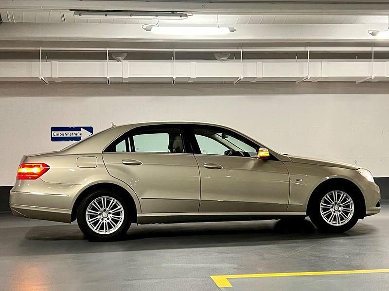 Gebraucht Mercedes E250 Elegance 204 PS (150 kW) 2009 Silber Limousine