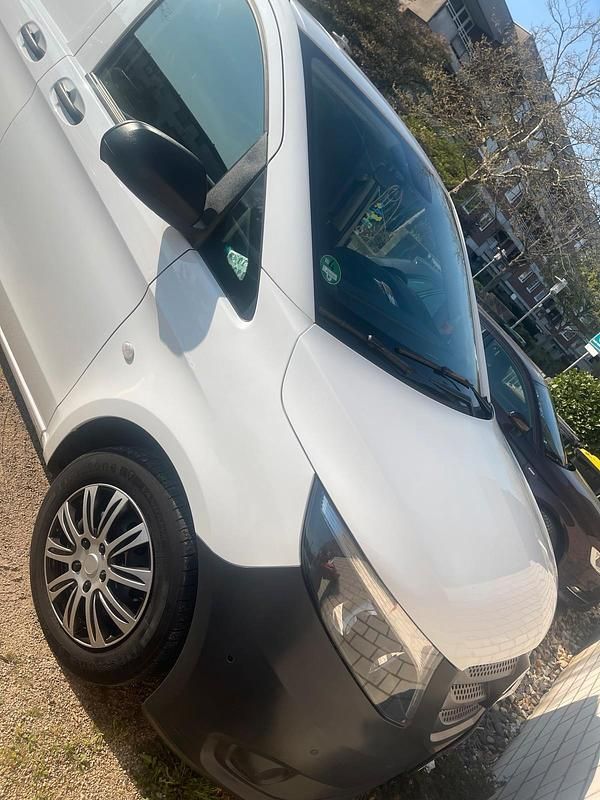 Weiß Gebraucht 2017 Mercedes Vito Van / Kleinbus | 11.500 € (Superpreis) - Bild 1/4